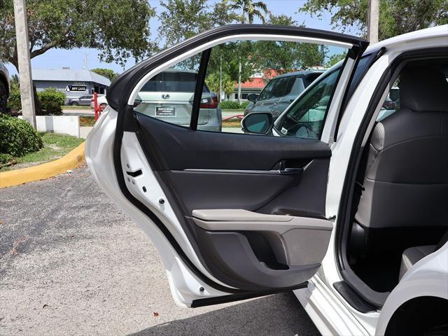 Photo of 2022 White Toyota Camry