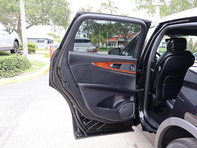 Photo of 2020 Infinite Black Lincoln Nautilus