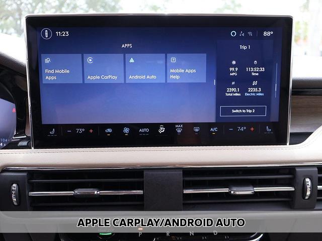 Photo of 2023 Ceramic Pearl Metallic Tri-Coat Lincoln Corsair