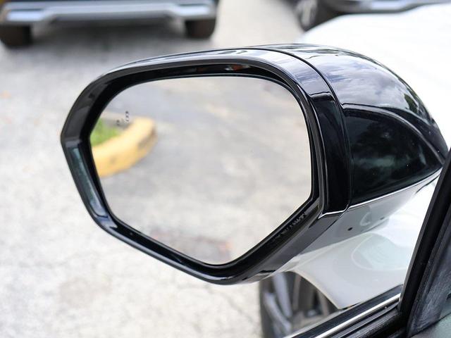 Photo of 2023 Ceramic Pearl Metallic Tri-Coat Lincoln Corsair