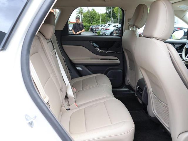 Photo of 2023 Ceramic Pearl Metallic Tri-Coat Lincoln Corsair