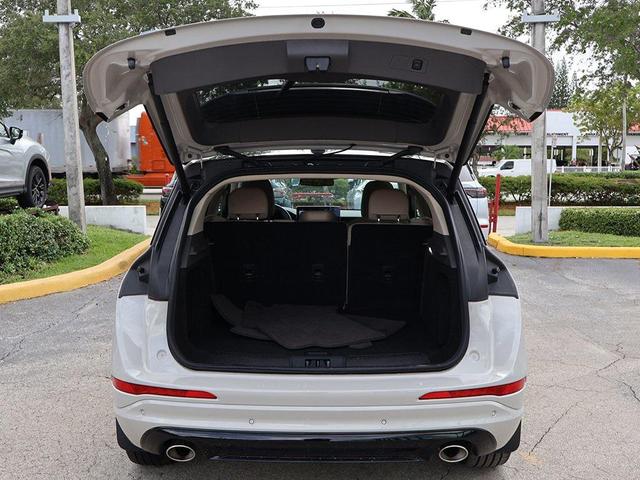 Photo of 2023 Ceramic Pearl Metallic Tri-Coat Lincoln Corsair