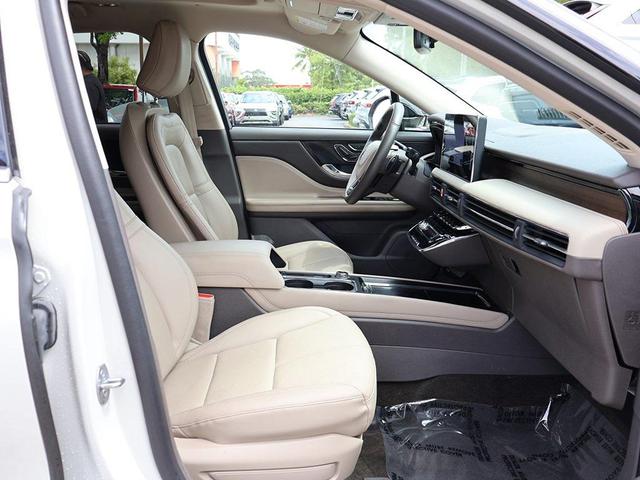 Photo of 2023 Ceramic Pearl Metallic Tri-Coat Lincoln Corsair