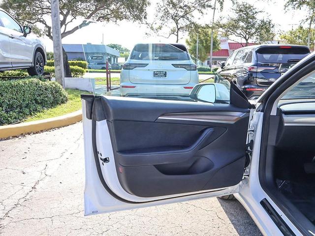Photo of 2022 Pearl White Multi-Coat Tesla Model 3