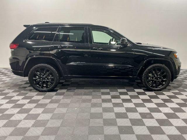 Photo of 2022 Diamond Black Jeep Grand Cherokee WK
