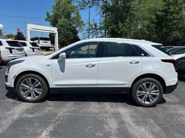 Photo of 2025 Crystal White Tri-Coat Cadillac XT5