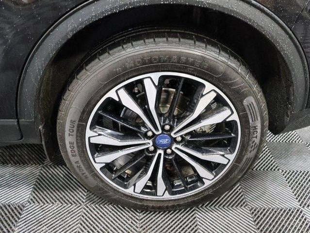 Photo of 2022 Black Ford Escape