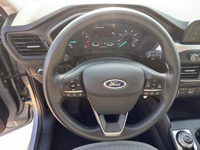 Photo of 2022 Iconic Silver Metallic Ford Escape