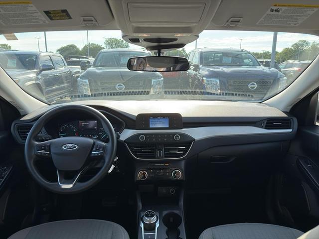 Photo of 2022 Iconic Silver Metallic Ford Escape