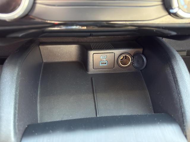 Photo of 2022 Iconic Silver Metallic Ford Escape