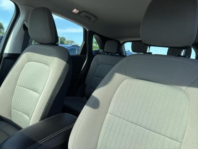 Photo of 2022 Iconic Silver Metallic Ford Escape