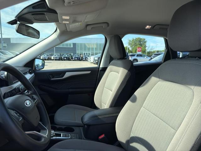 Photo of 2022 Iconic Silver Metallic Ford Escape