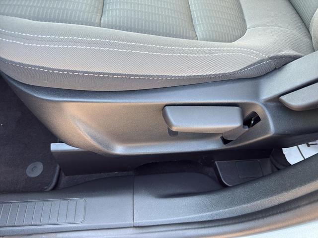 Photo of 2022 Iconic Silver Metallic Ford Escape