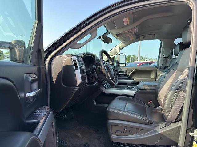 Photo of 2015 Black Chevrolet Silverado 2500