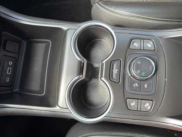 Photo of 2022 Summit White GMC Terrain