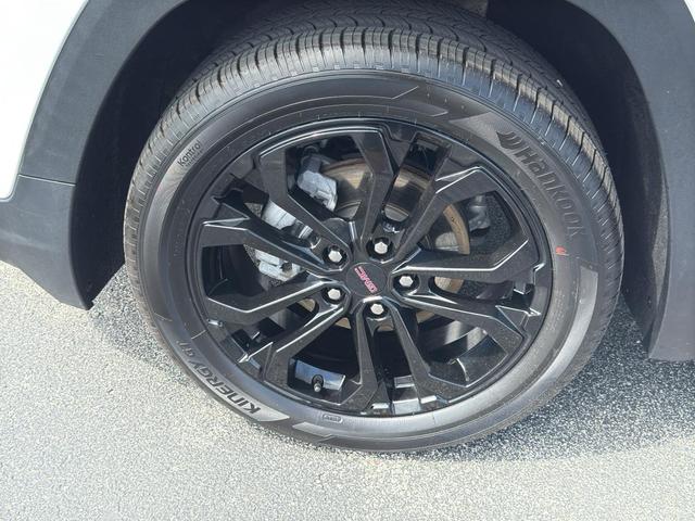 Photo of 2022 Summit White GMC Terrain