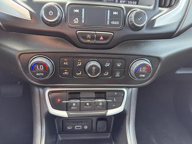 Photo of 2022 Summit White GMC Terrain