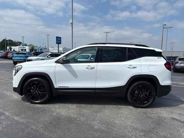 Photo of 2022 Summit White GMC Terrain