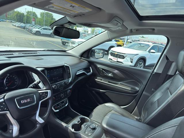 Photo of 2022 Summit White GMC Terrain