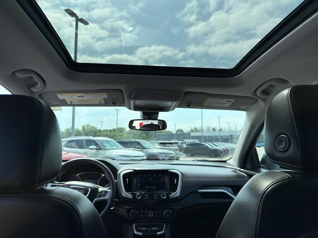 Photo of 2022 Summit White GMC Terrain