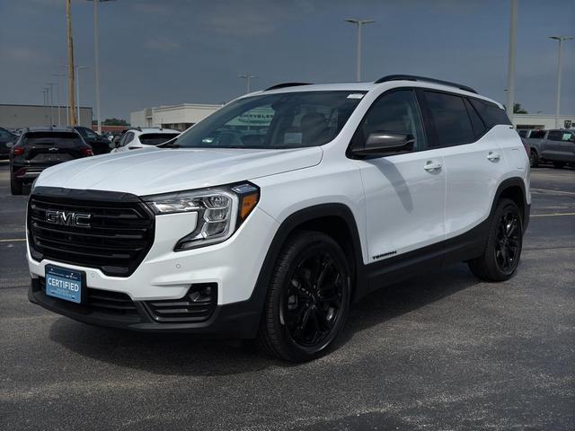 Photo of 2022 Summit White GMC Terrain