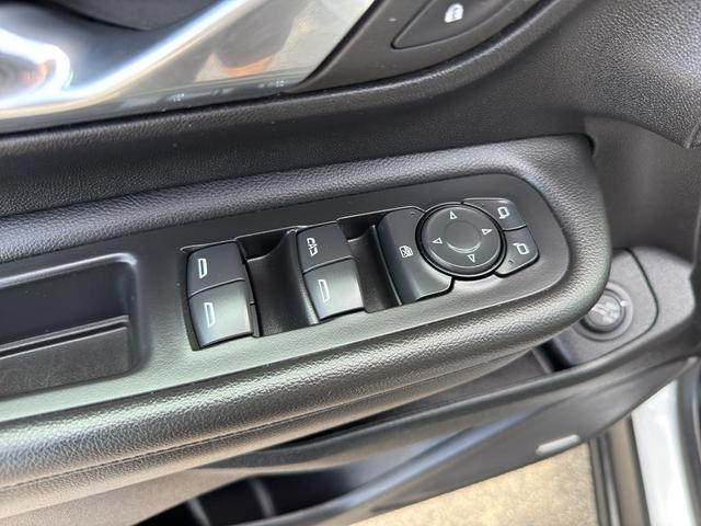 Photo of 2022 Summit White GMC Terrain