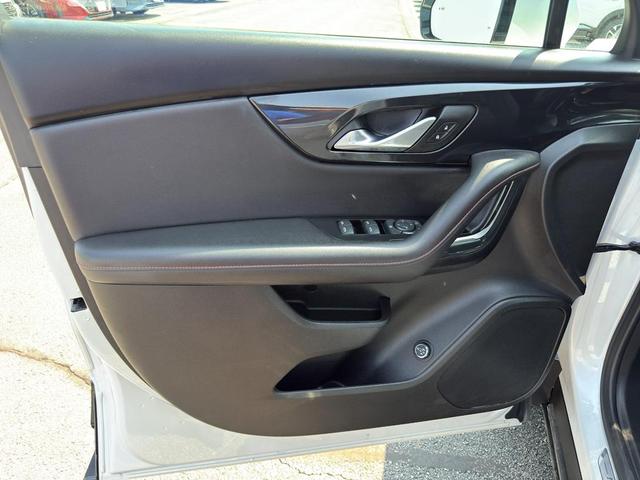 Photo of 2022 Iridescent Pearl Tricoat Chevrolet Blazer