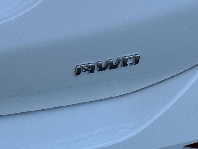 Photo of 2024 Summit White Chevrolet Equinox