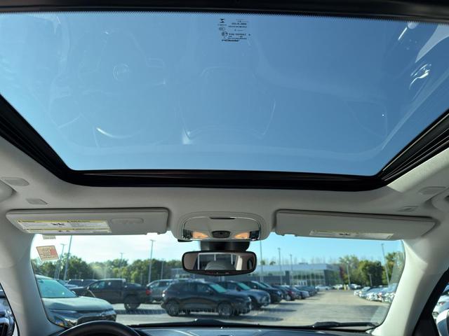 Photo of 2019 Bright White Clearcoat Jeep Cherokee