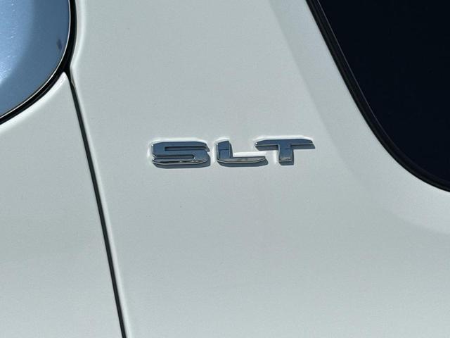 Photo of 2023 Summit White GMC Acadia