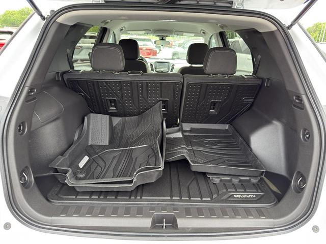 Photo of 2023 Summit White Chevrolet Equinox