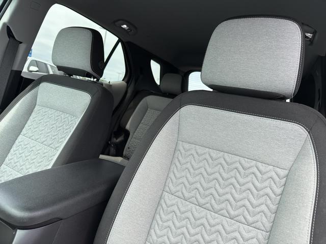 Photo of 2023 Summit White Chevrolet Equinox