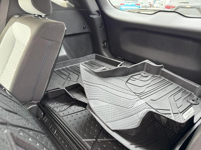 Photo of 2023 Summit White Chevrolet Equinox