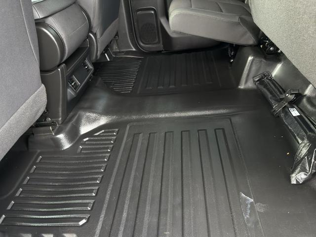 Photo of 2024 Summit White GMC Sierra 1500