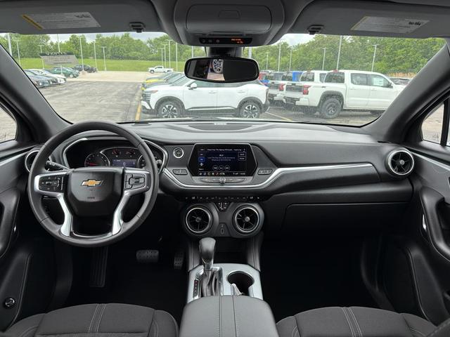 Photo of 2022 Silver Ice Metallic Chevrolet Blazer