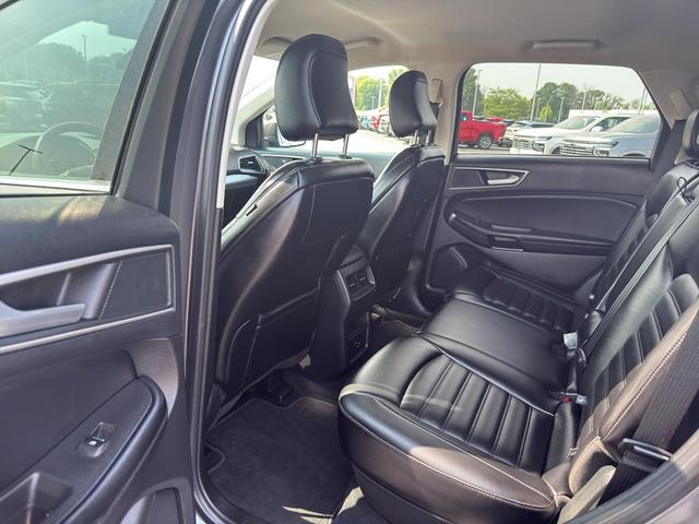Photo of 2022 Carbonized Gray Metallic Ford Edge