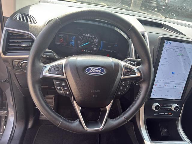 Photo of 2022 Carbonized Gray Metallic Ford Edge