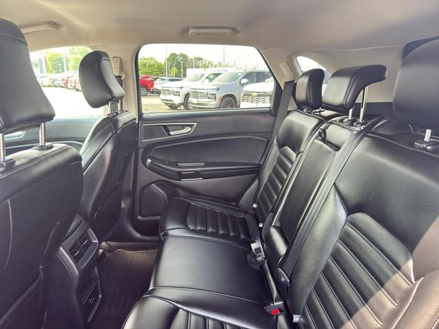 Photo of 2022 Carbonized Gray Metallic Ford Edge