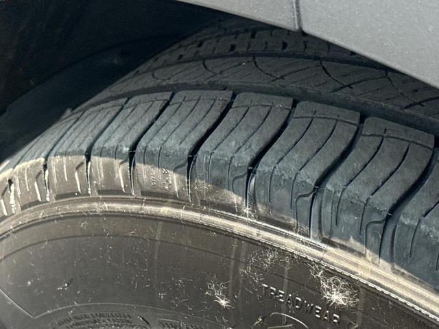 Photo of 2022 Carbonized Gray Metallic Ford Edge