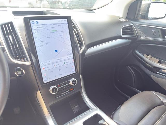 Photo of 2022 Carbonized Gray Metallic Ford Edge