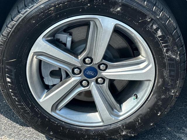 Photo of 2022 Carbonized Gray Metallic Ford Edge