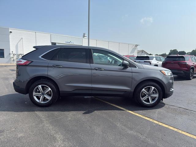 Photo of 2022 Carbonized Gray Metallic Ford Edge
