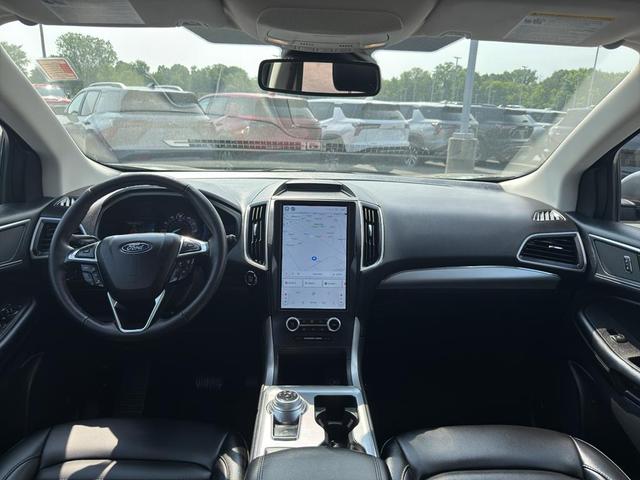 Photo of 2022 Carbonized Gray Metallic Ford Edge