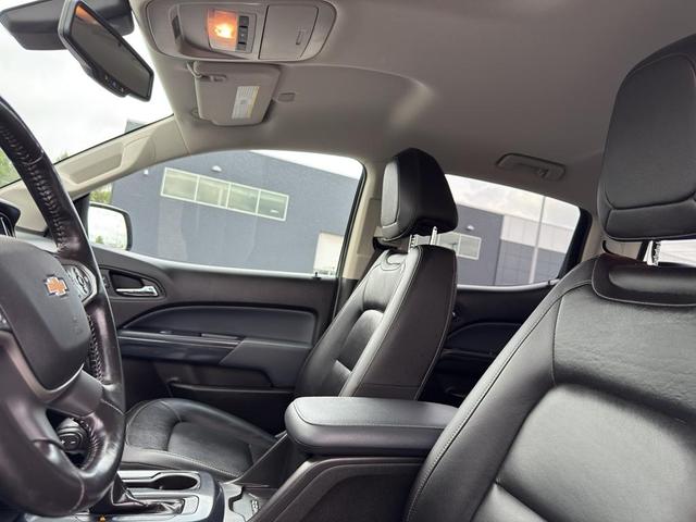 Photo of 2019 Summit White Chevrolet Colorado