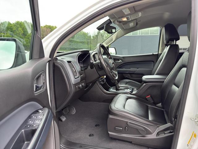 Photo of 2019 Summit White Chevrolet Colorado