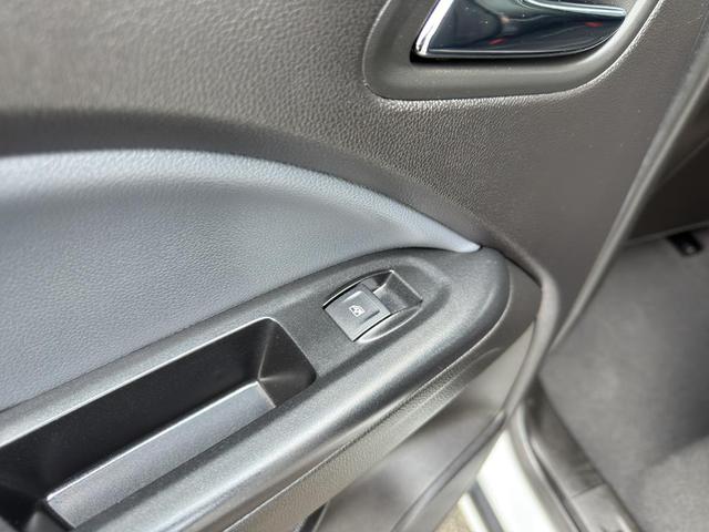 Photo of 2019 Summit White Chevrolet Colorado