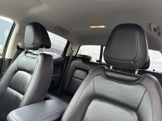 Photo of 2019 Summit White Chevrolet Colorado