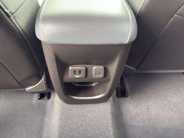 Photo of 2019 Summit White Chevrolet Colorado