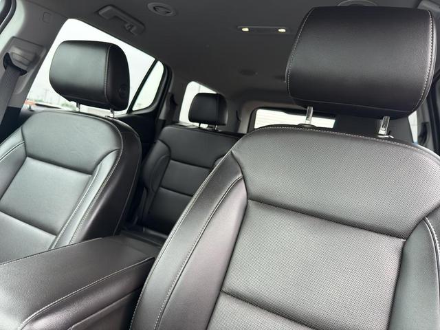Photo of 2023 Summit White GMC Acadia