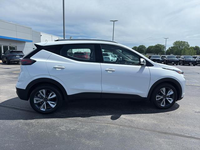Photo of 2022 Summit White Chevrolet Bolt EUV